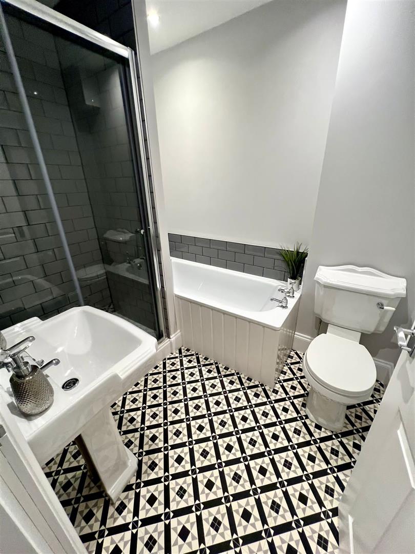 2 Bedroom Apartment To Rent image 8